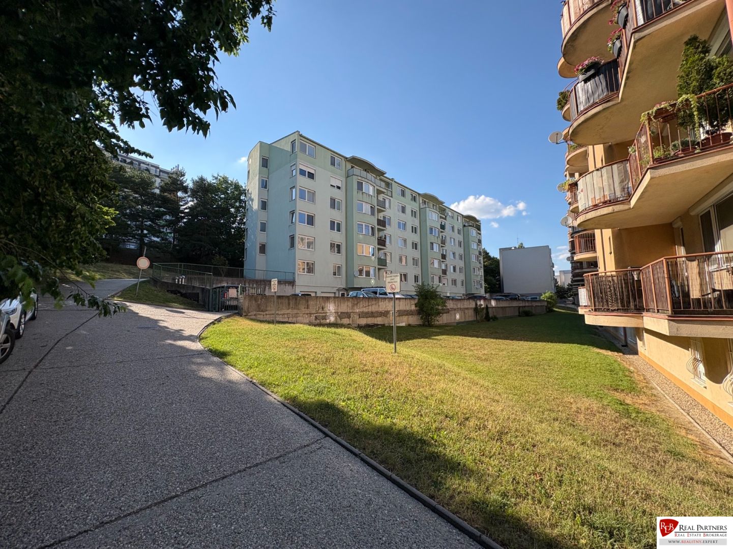 reb.sk - priestranný 2i byt 65m², stará dúbravka, ba