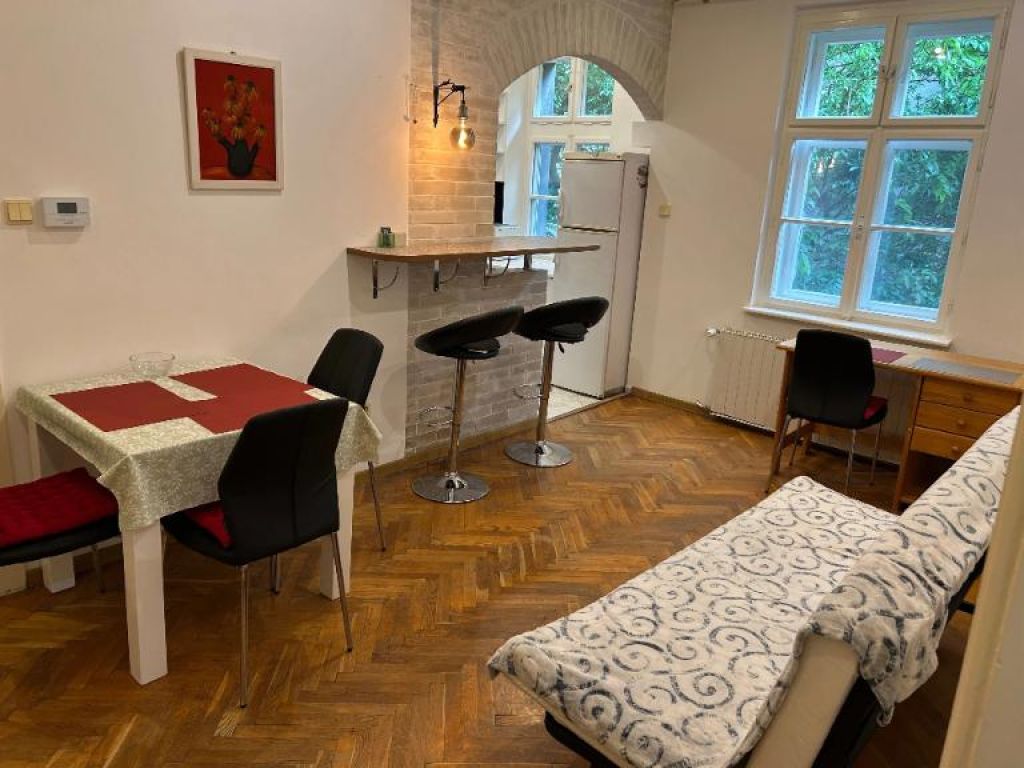 top lokalita staré mesto zariadený 2-izbový byt, voľný ihneď hľadáte bý