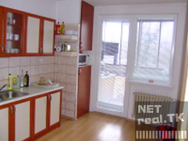 na predaj 3 izbový byt, bratislava - ružinov, mierová 77,00