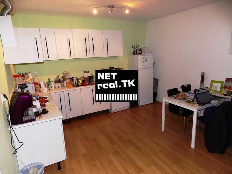 na predaj 3 izbový byt, bratislava - ružinov, mraziarenská 78,00