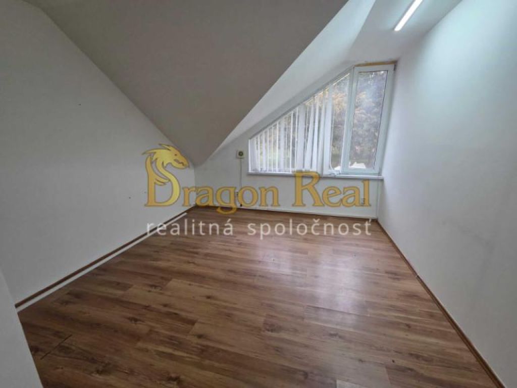 prenájom - obchodný priestor o rozlohe 16m2 - michalovce