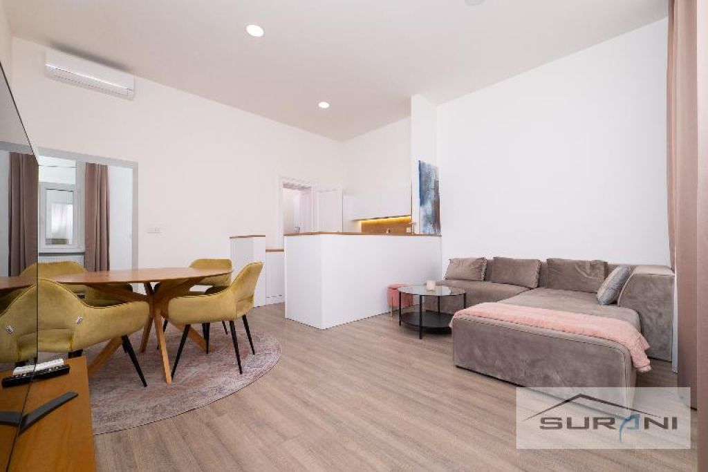 na prenájom priestranný 2-izbový byt 89,50 m² staré mesto sládkovičova u