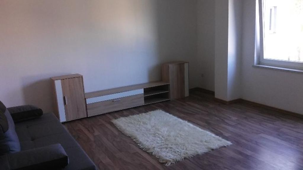 prenájom väčšej garzónky v centre mesta čadca
