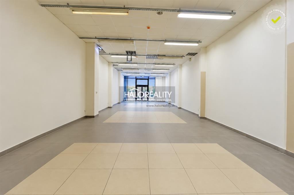 prenájom, polyfunkciaobchodné priestory nové zámky, frekventovaná lokalita s dostupným parkovaním - exkluzívne halo reality