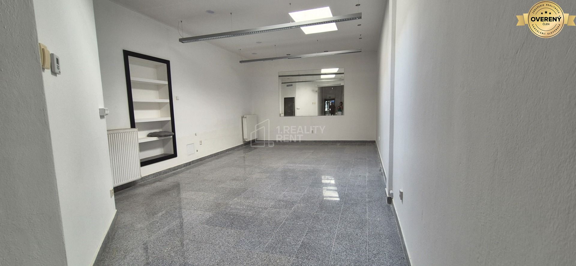 prenájom obchodný priestor 40m2 so vstupom z pasáže na národnej ul