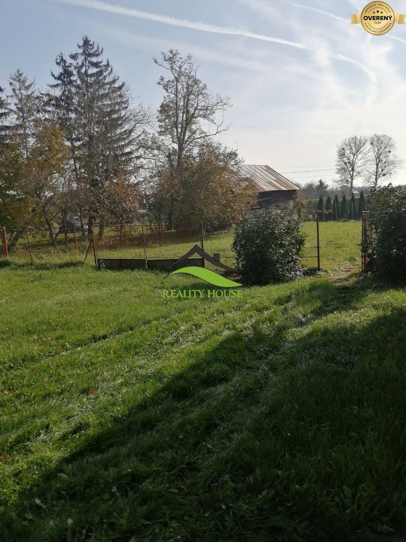 stavebný pozemok 11 km od michaloviec