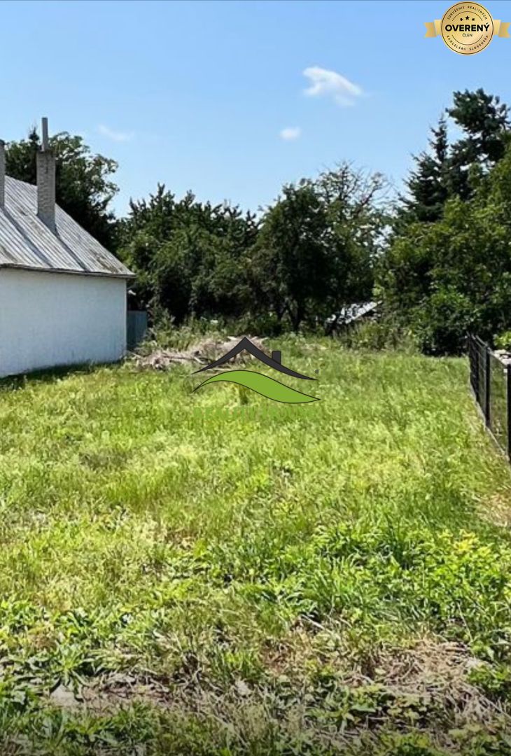 šikovný pozemok pod lesom v obci staré - 1200m2