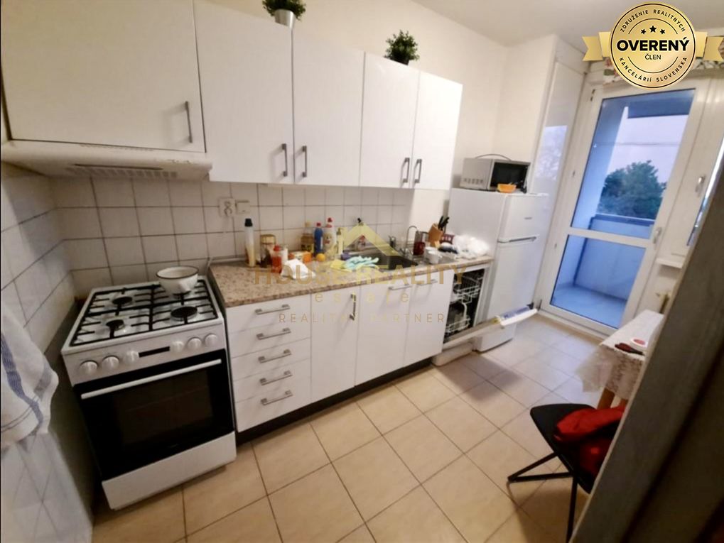 prenájom 3 izbový byt s 2x lodžiou, beniakova ulica, ba iv, dlhé diely