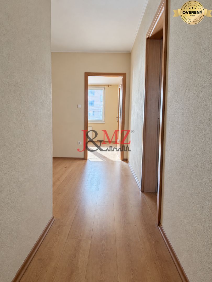 priestranný 2-izbový byt - 61,5 m², kpt. nálepku