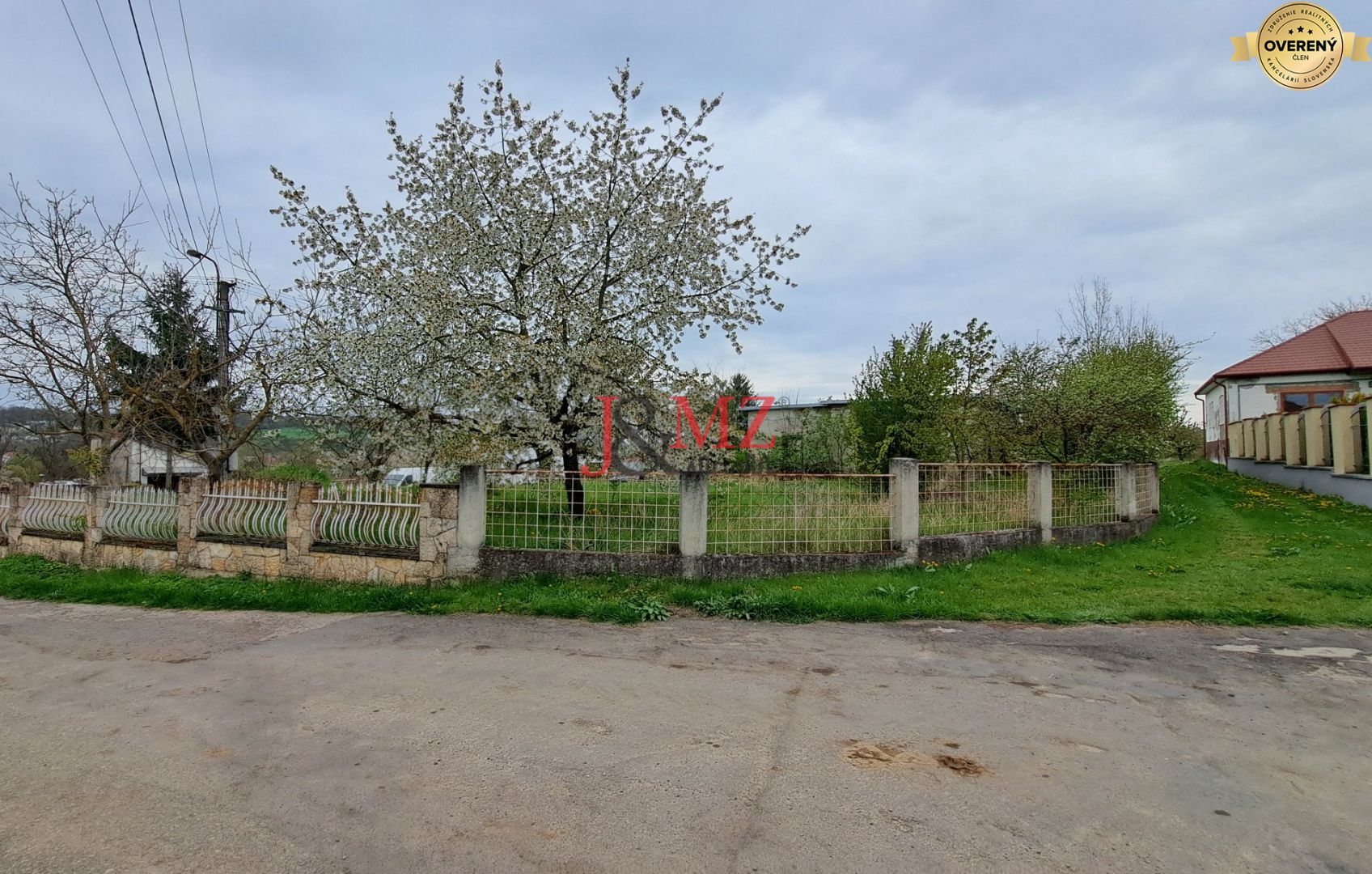 stavebný pozemok 815 m2, budova - garáž 92 m2, levice, kalinčiakovo
