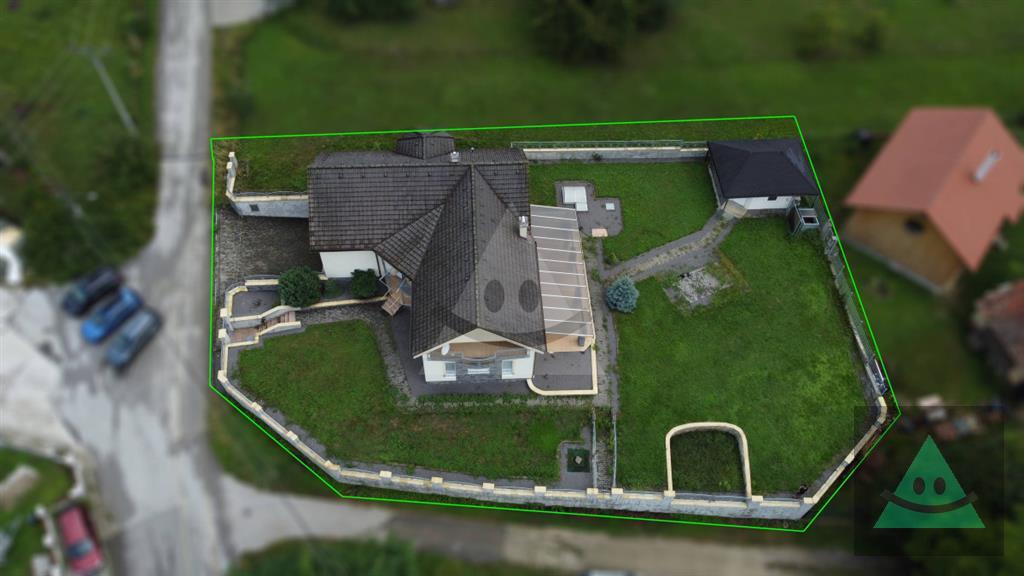 priestranný rodinný dom na predaj , pozemok 1183 m2 , malá čausa