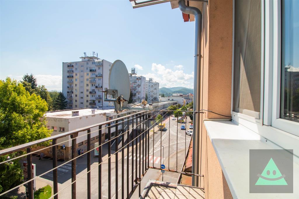 3-izbový byt v centre zvolena jozefa kozačeka, 79 m2, balkón, pivnica
