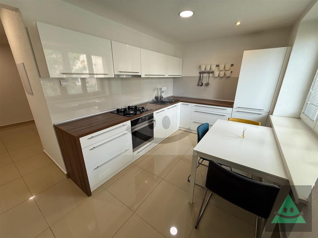 prenájom 2-izbového bytu s balkónom, 60 m2 björnsonova ulica, prievidza