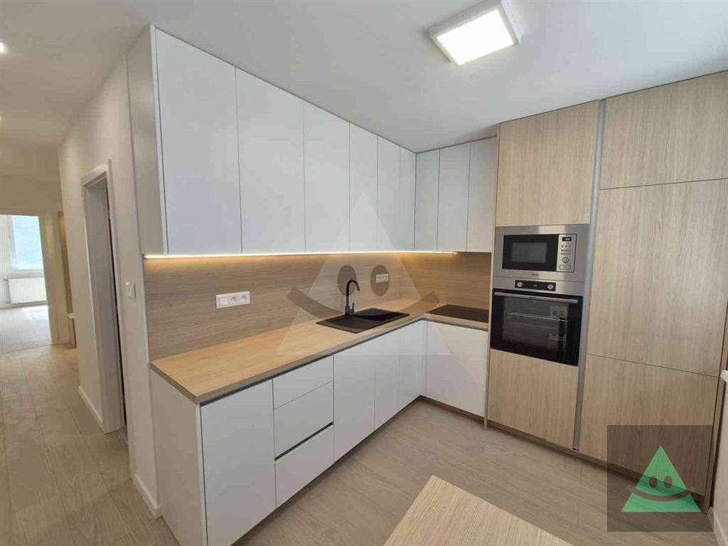 priestranný 2 izbový byt s balkónom blízko centra mesta v komárne