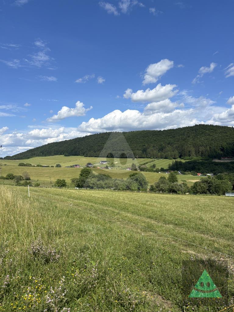 na predaj slnečný pozemok 700 m2 v tichom prostredí malá čierna za 12 000 eur