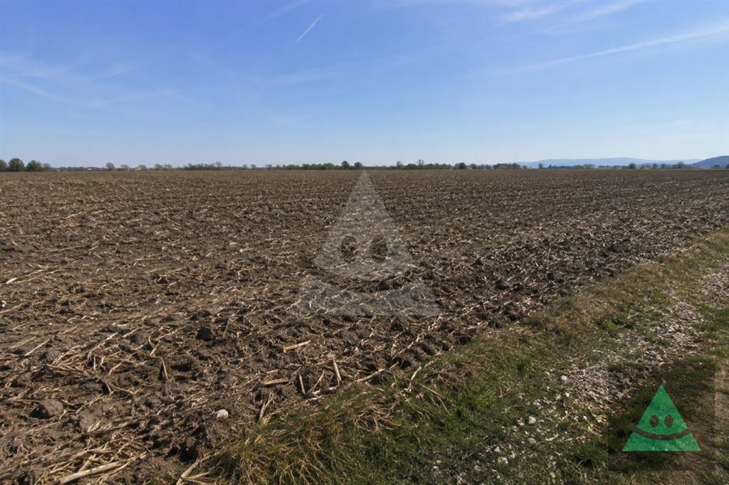 pozemok na predaj, blatnica