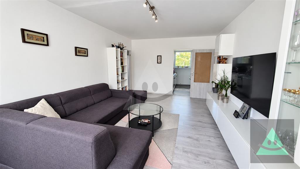 3-izbový byt na ľadovni 70,27 m2 zasklená loggia, špajza a 2 pivnice