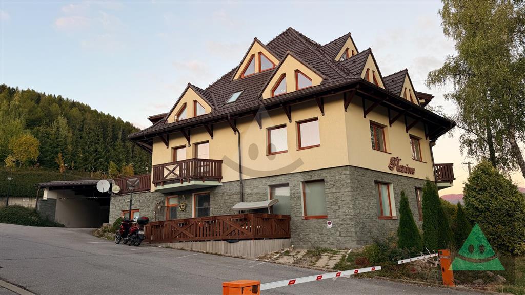3-izbový apartmán v centre donovál s garážou a presklenou lodžiou ad plesnivec