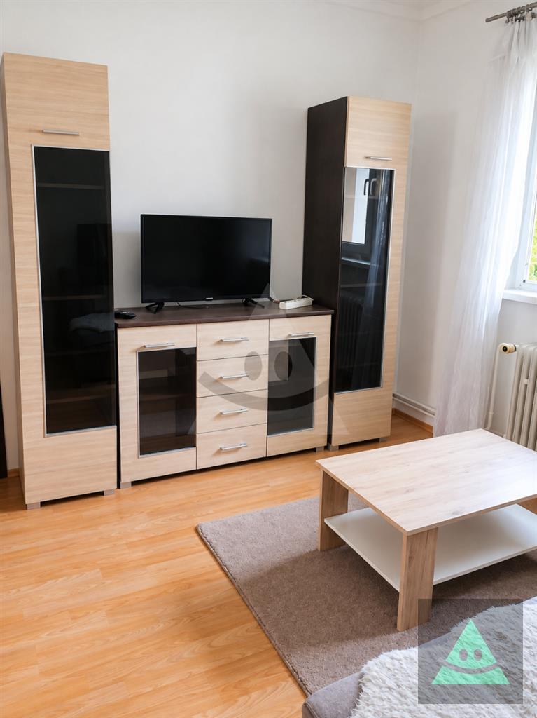 kúsok od univerzity, na prenájom 2-izbový byt centrum, martin