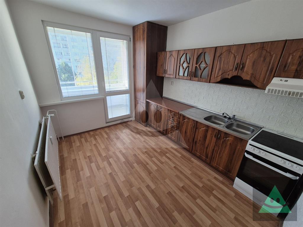 nezariadený 3-izbový byt s loggiou 70 m2 - čadca