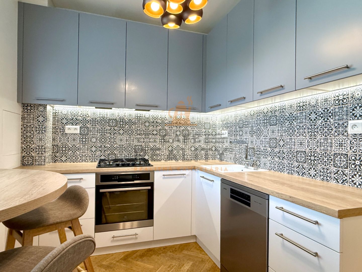 na predaj 3 izbový byt, 91 m2, rekonštrukcia, bratislava, západný rad