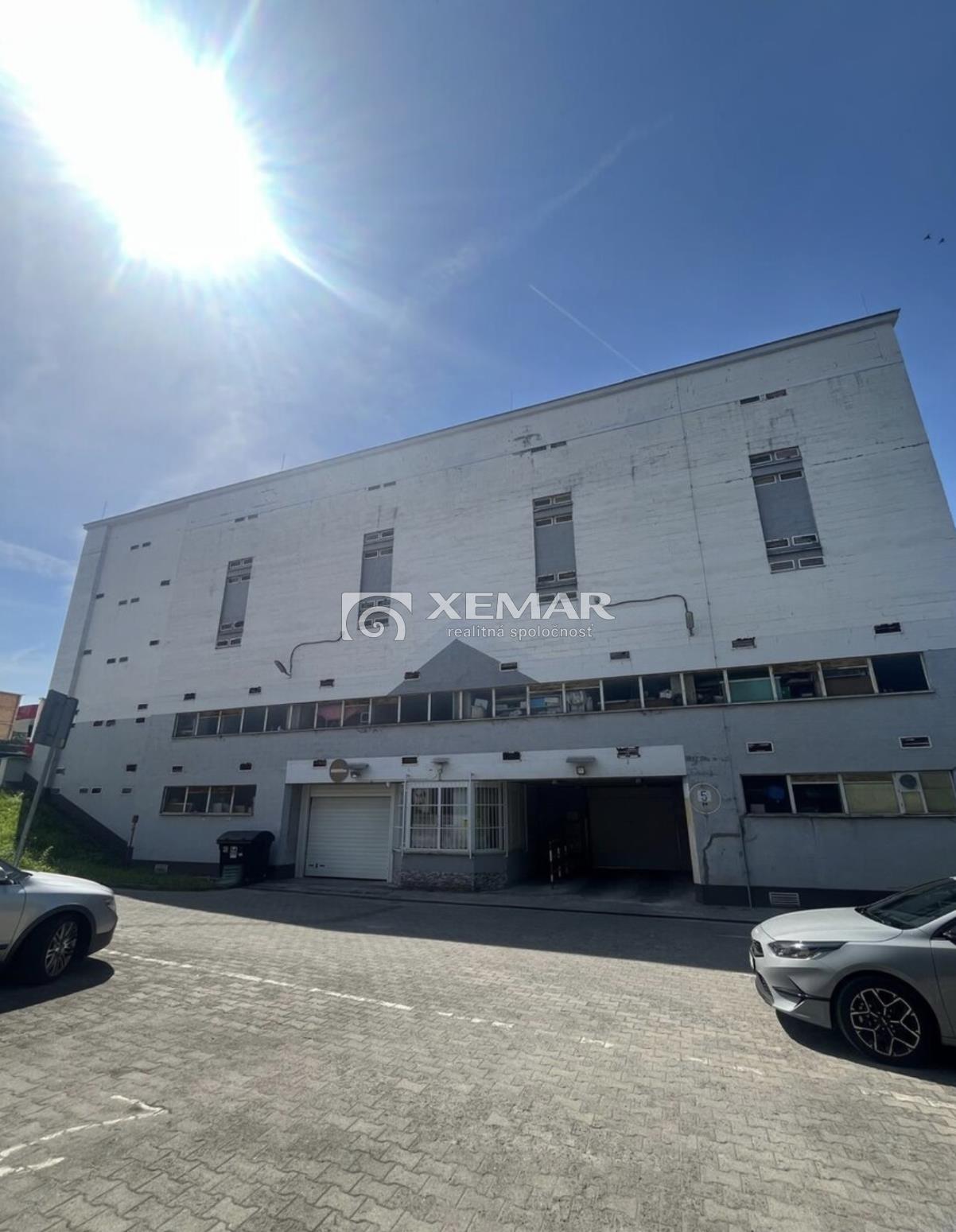 prenájom garáž v parkovacom dome sásová, banská bystrica