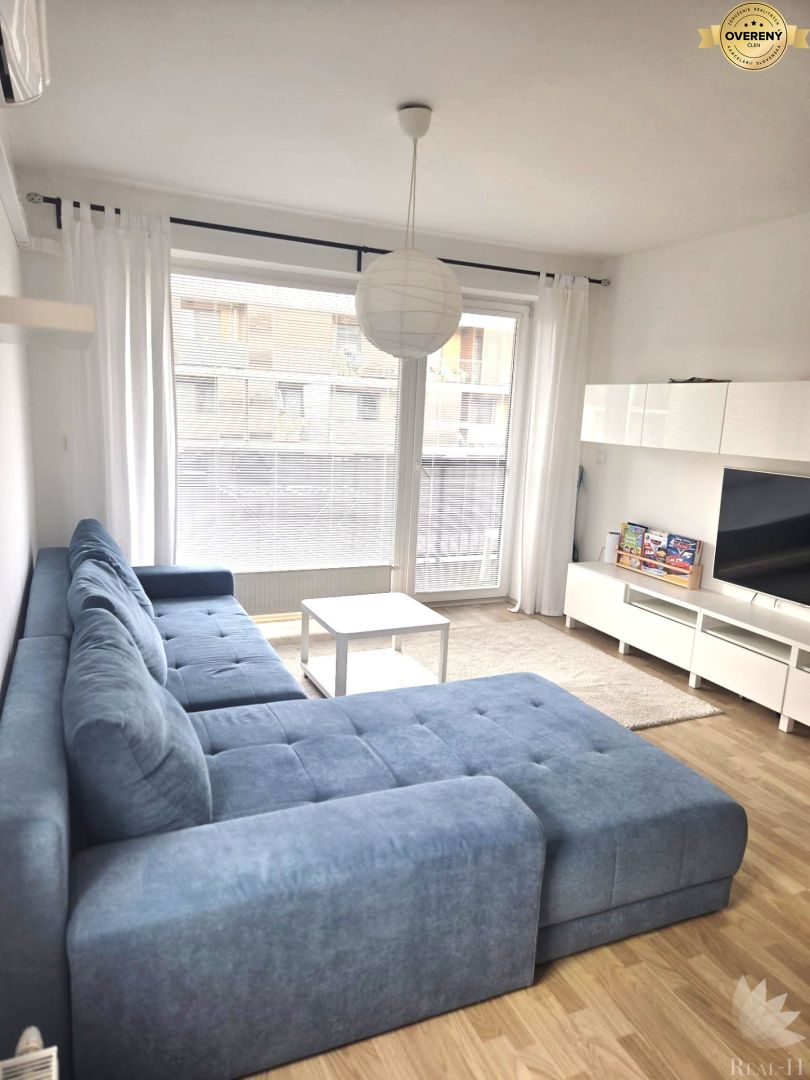 na predaj moderný 2-izbový byt s veľkým balkónom v projekte slnečnice
