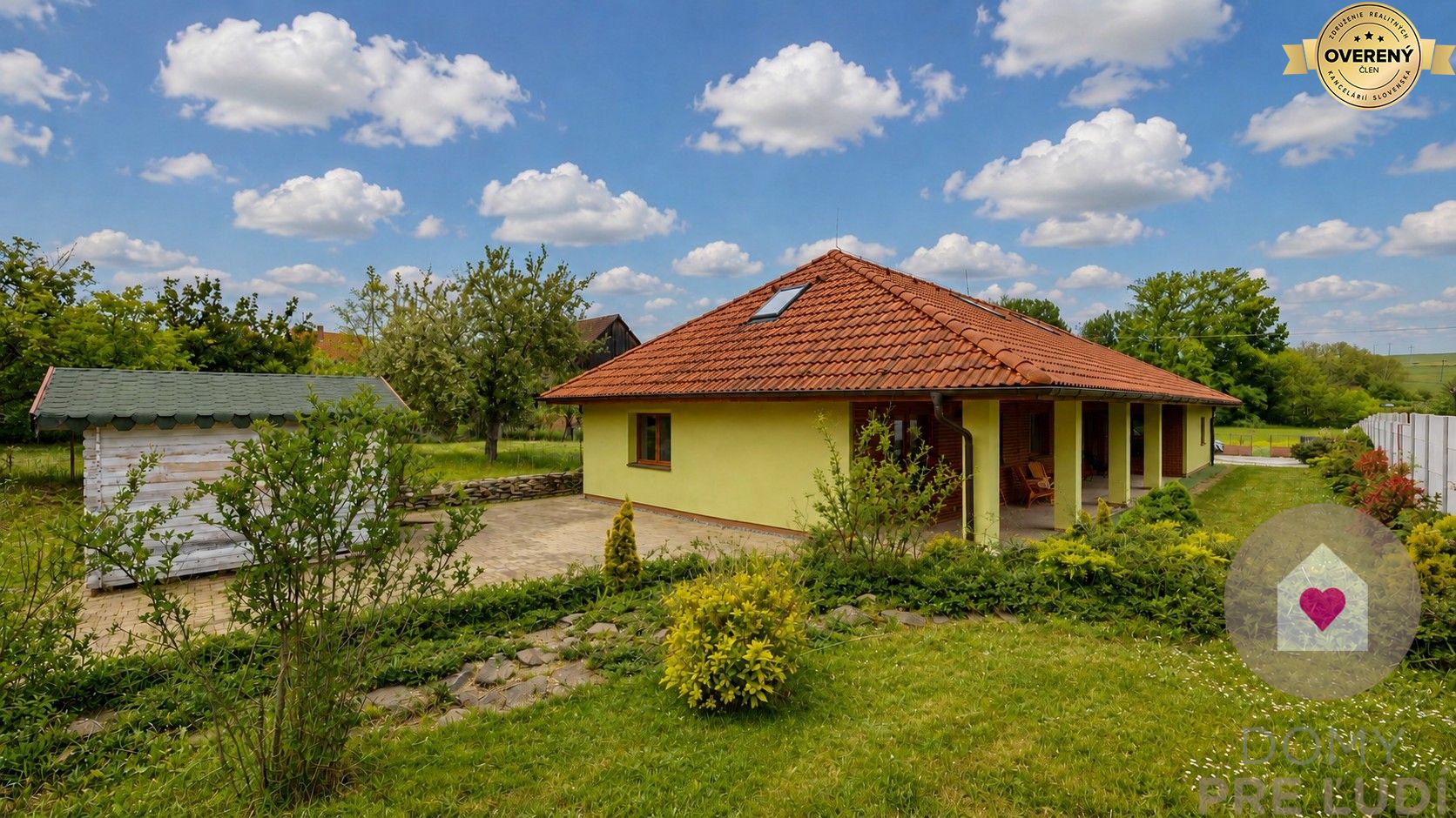 čaradice-priestranný 5izbový dom s veľkou záhradou a pozemkom 1555m2