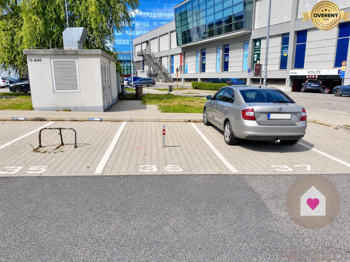 banové mesto-prenájom vonjkašieho parkovacieho státia za rampou-polus