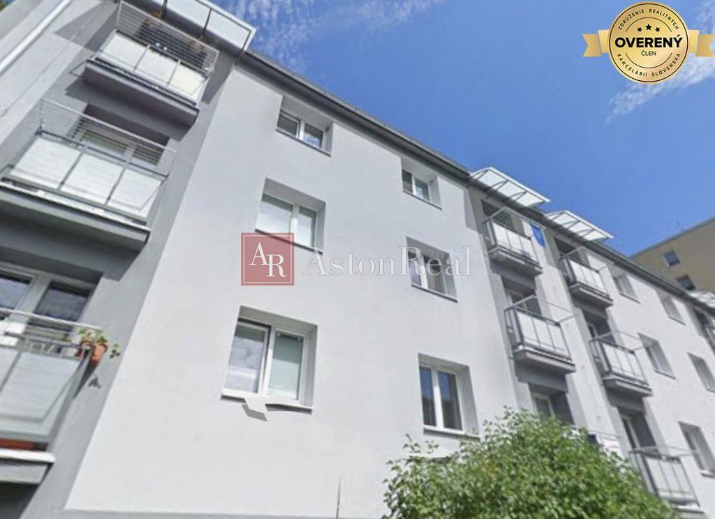 predaj 2-izbový byt harmanec 56 m2 s balkónom