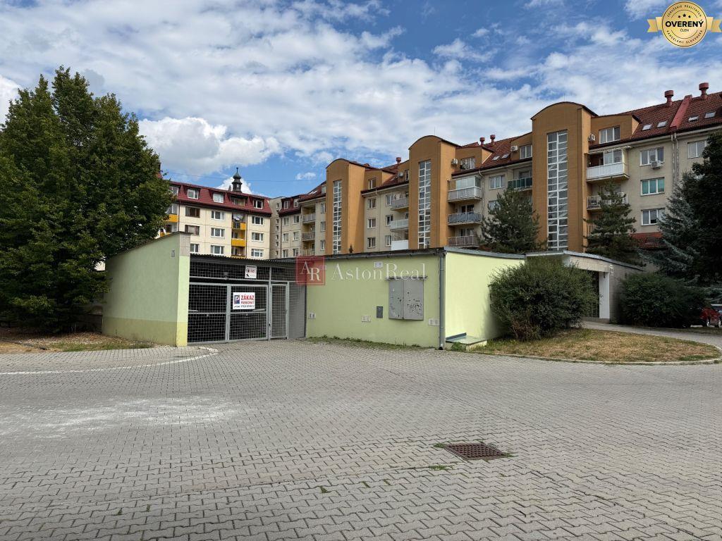rezervované prenájom garáže v centre púchova- pri pešej zóne