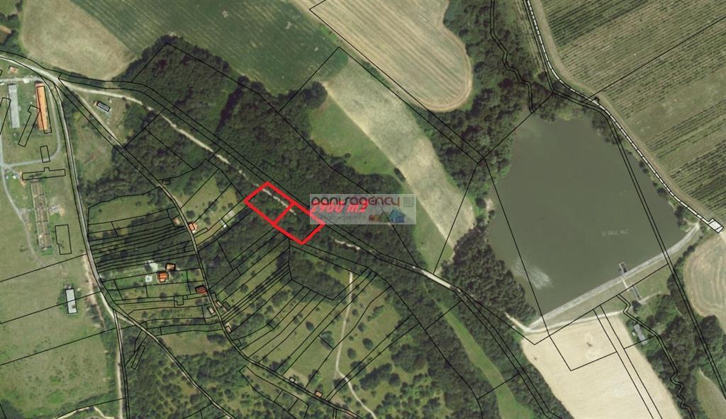 ponúkame exkluzívne na predaj 2 pozemky v obci devičany spolu o výmere 2960 m2