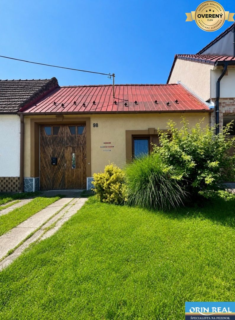 na predaj starší rodinný dom v obci budmerice 541m2