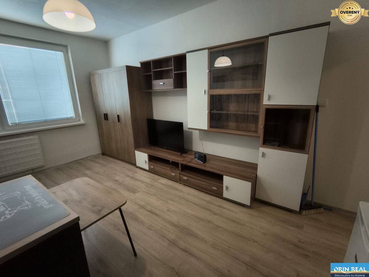 komplet zariadená garsónka pri plavárni