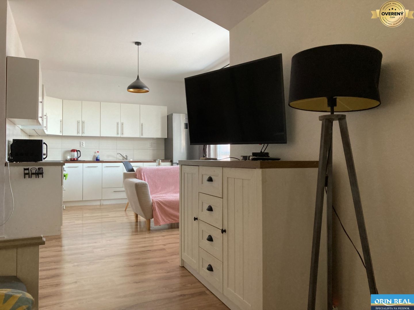kompletne zariadený 1-izbový byt s terasou a parkovaním slovenský gr
