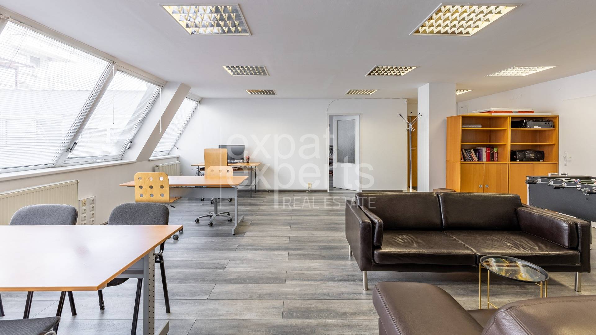 kancelárske priestory, 2x kancelária 89m2, s ac oproti poliklinike