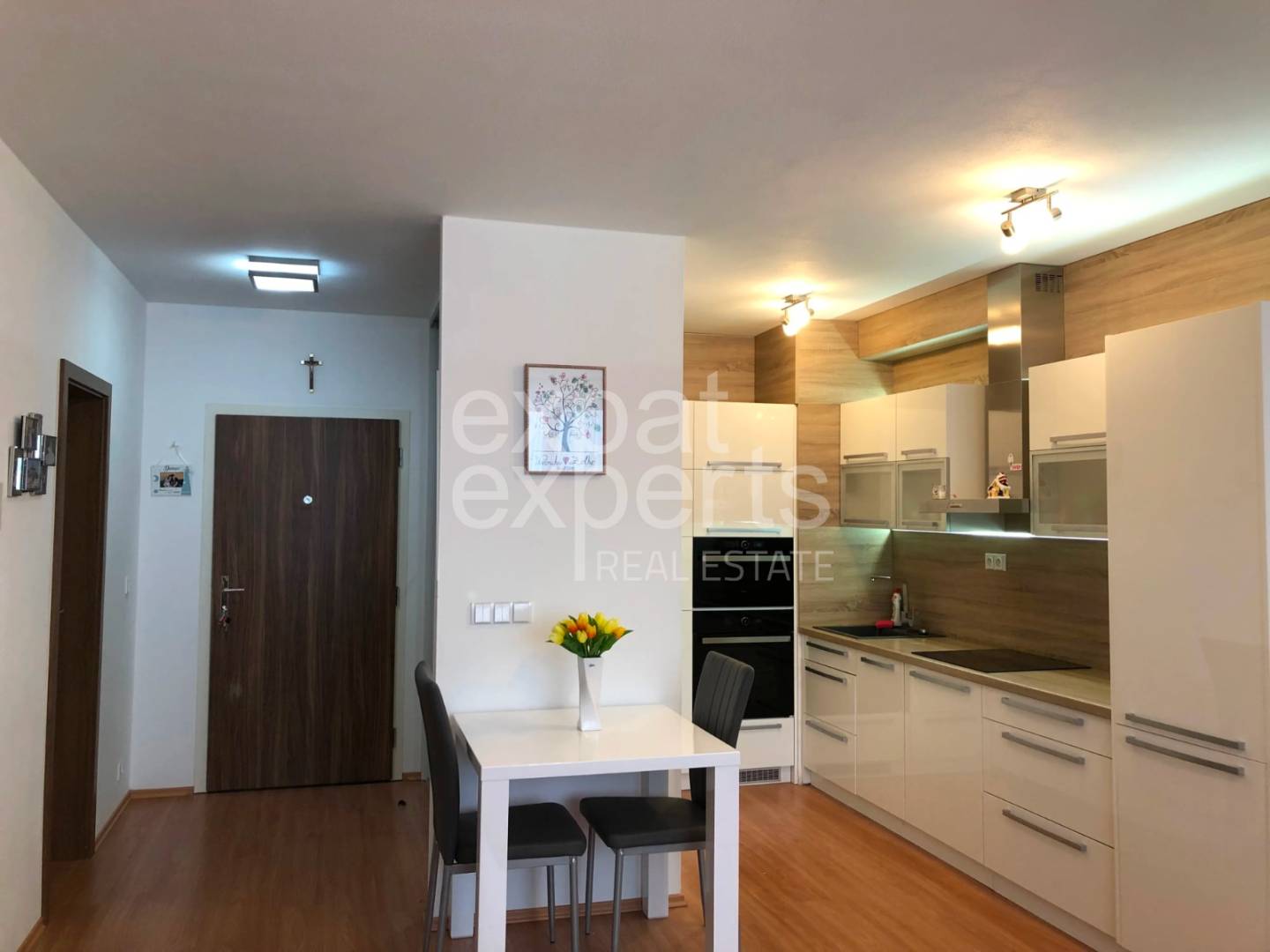 príjemný 2i byt 51m2, s lodžiou, klímou a parkovaním, solar