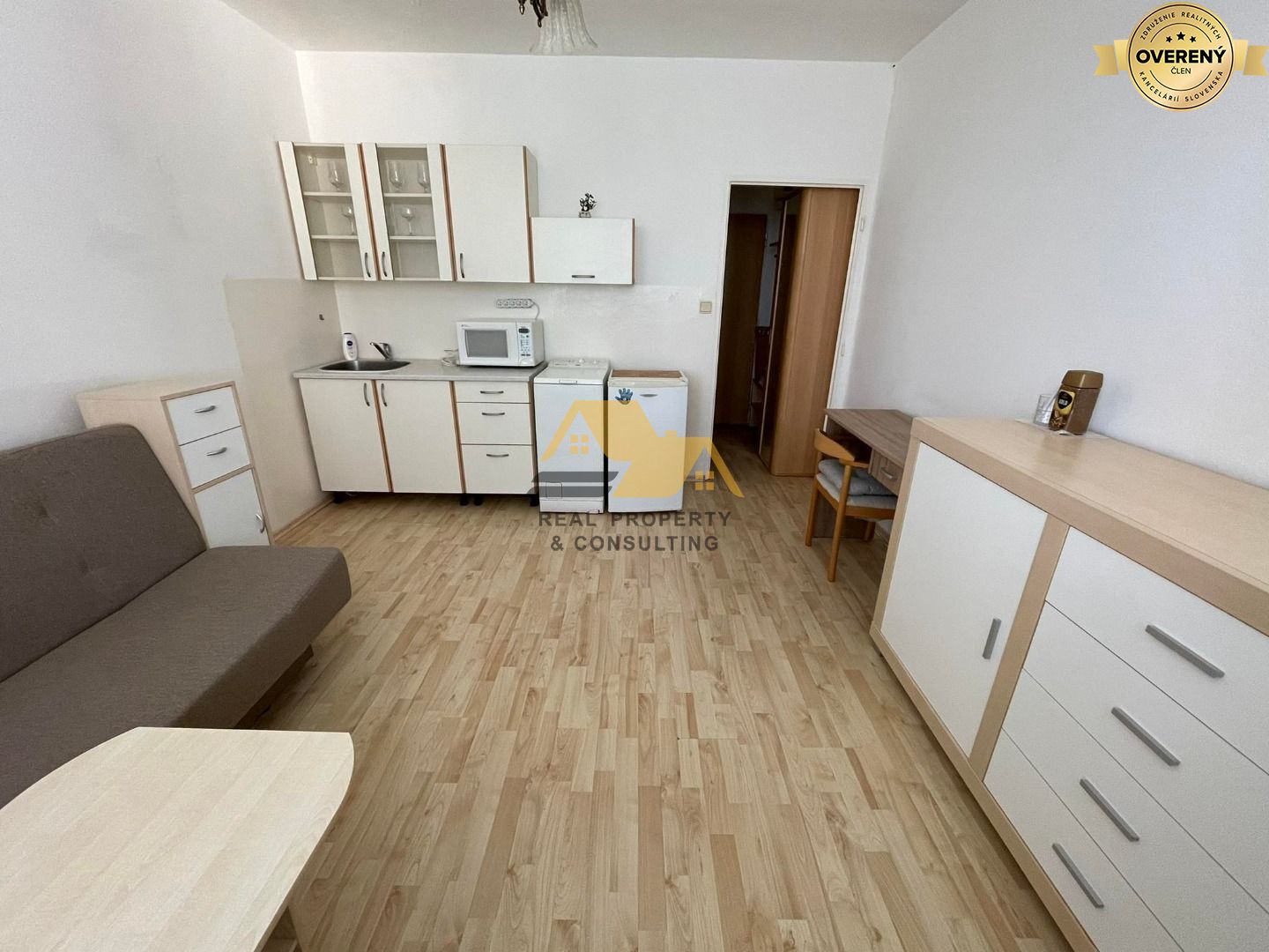 exkluzívne prenajmem zariadenú garsónku v nových zámkoch