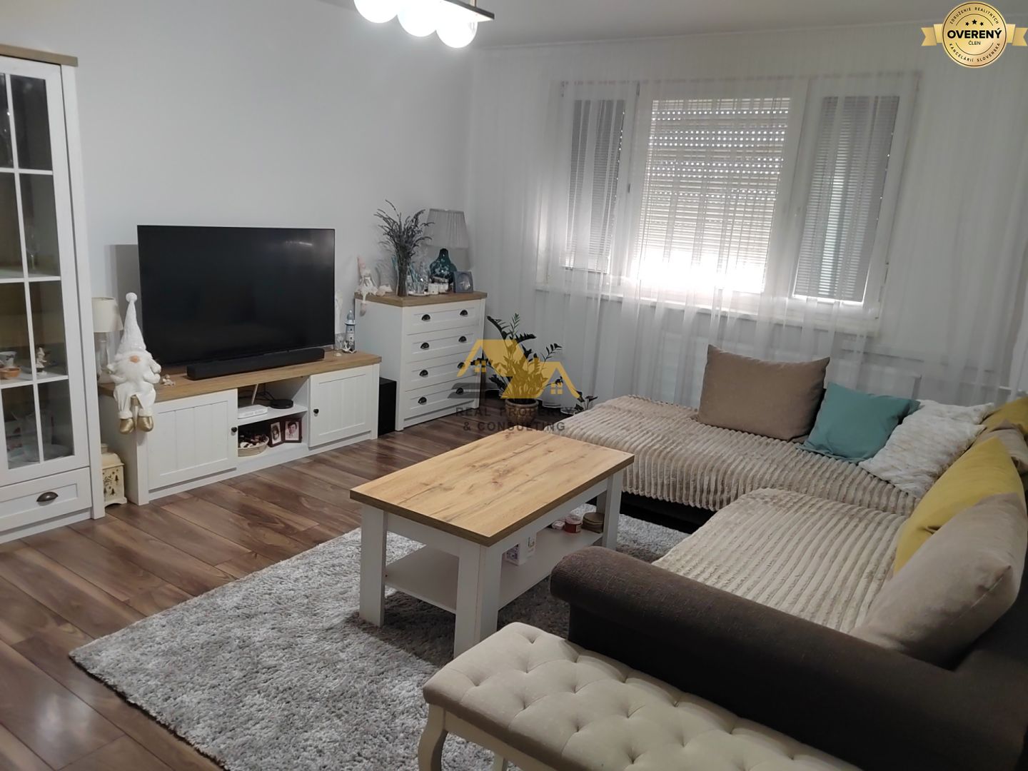 predám 2 izbový byt na sídlisku juh v nových zámkoch