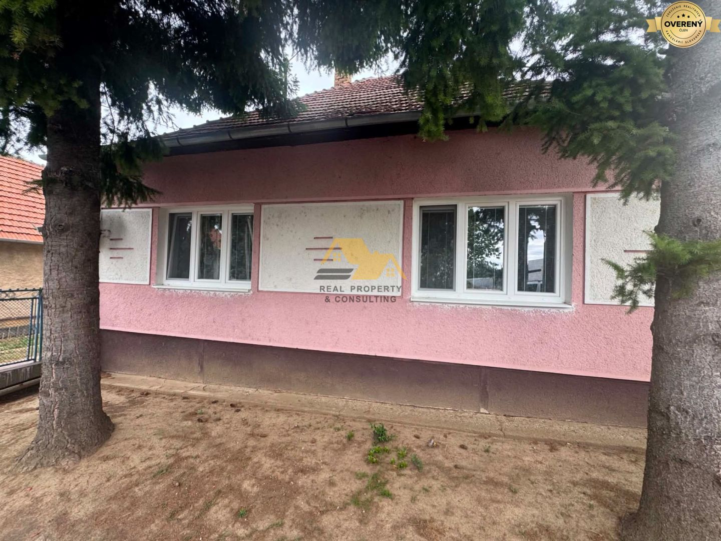 predám rodinný dom s veľkým pozemkom v obci černík