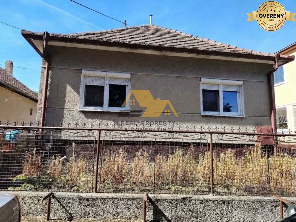 predám 3 izbový dom v tvrdošovciach