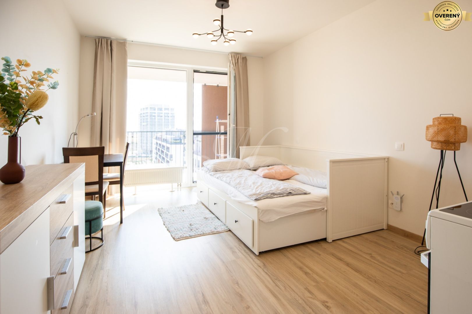 exkluzívne metropolitan garsónka s parkovaním