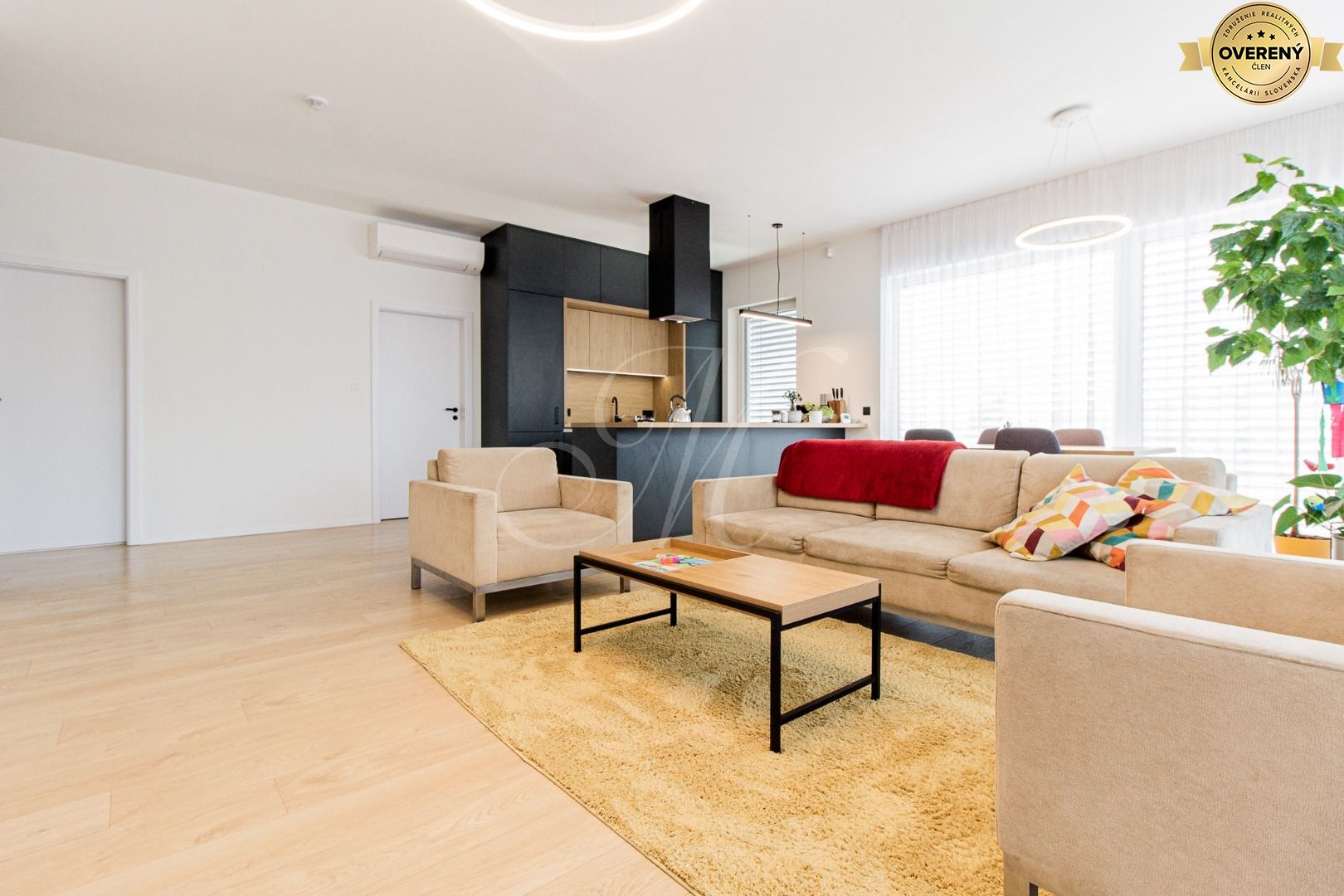 metropolitan luxusný slnečný 4 izbový byt s parkovaním
