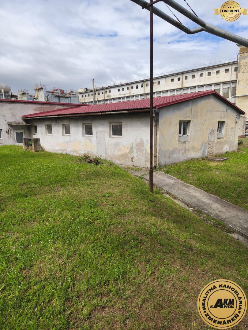 priemyselná budova v areáli zsnp žiari nad hronom - horné opatovce