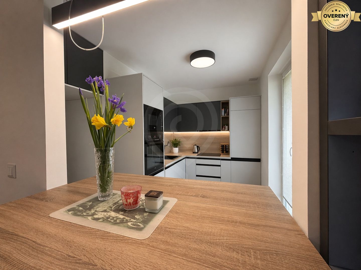 dvojizbový byt 55 m² s balkónom, lokalita ostredky