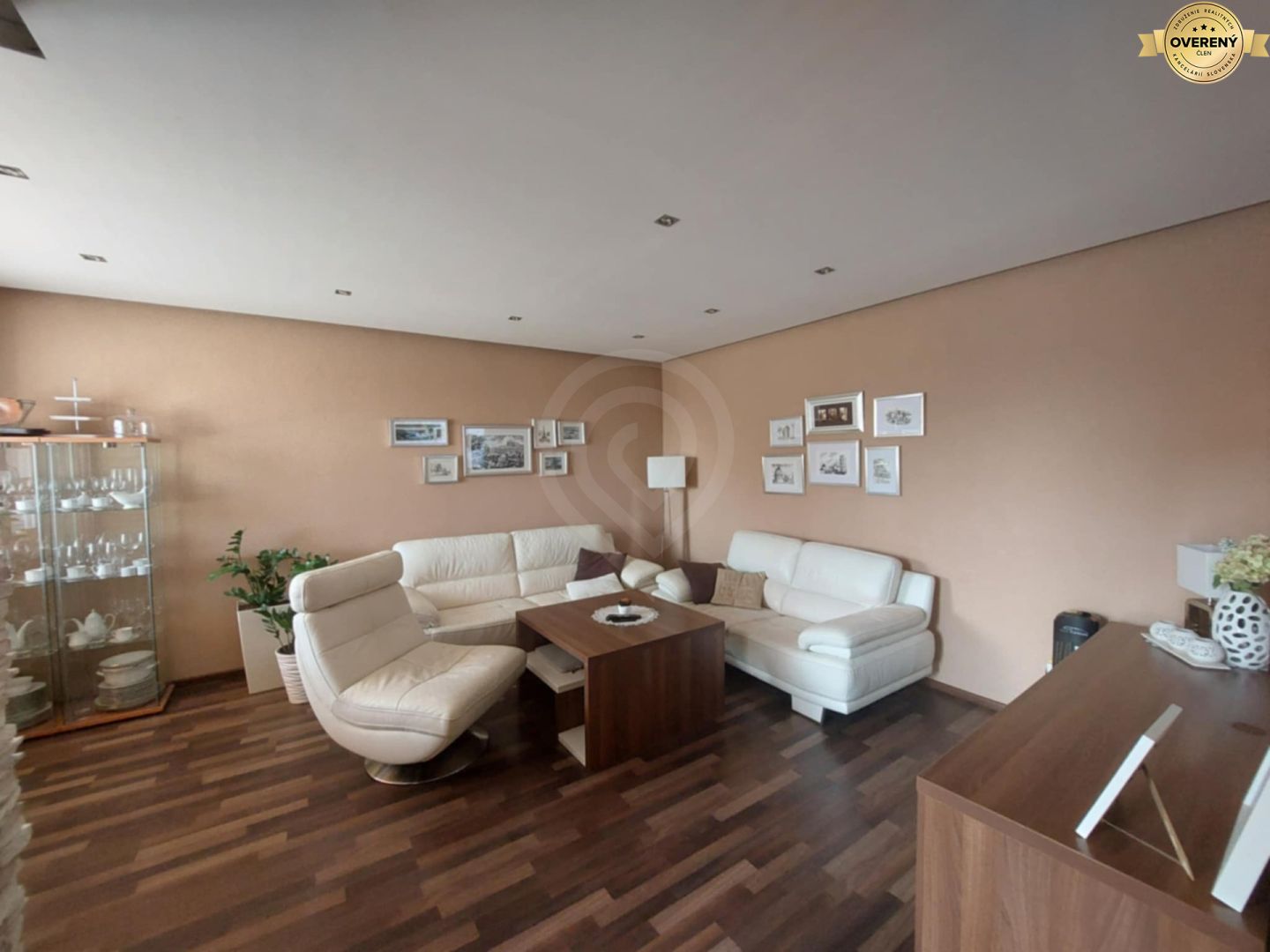 priestranný 4 izbový byt s balkónom