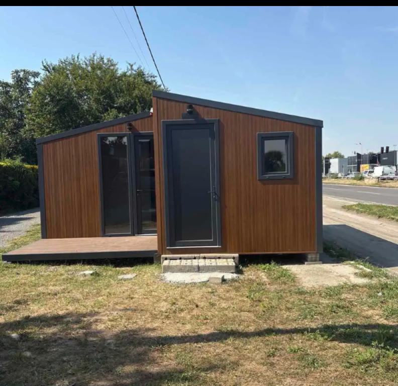 moderný útulný tiny house b sloboda a konfort